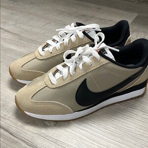 Nike Women’s Beige and Black Classic Retro Pacific Sneakers sz 7 NEW
